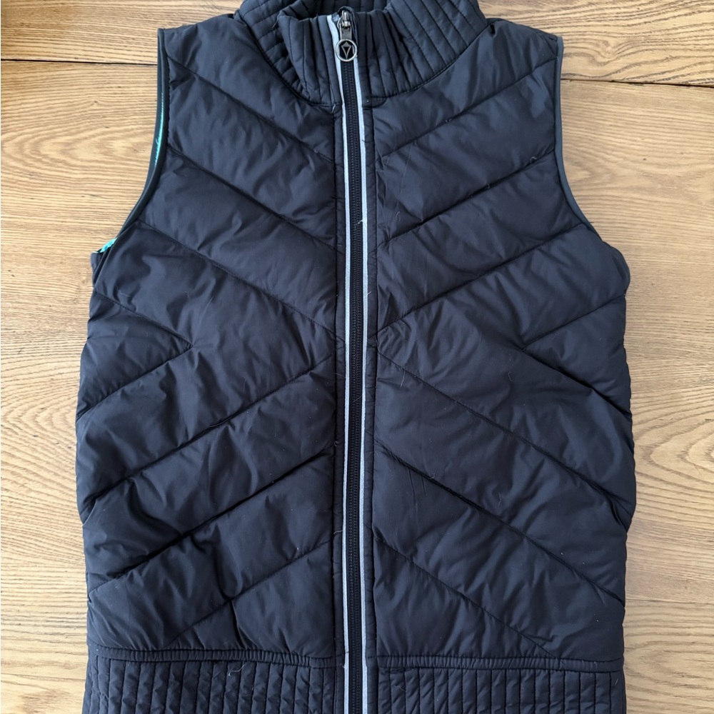 ✨SOLD✨ Ivivva Girsl Black Quilted Vest Size: 7